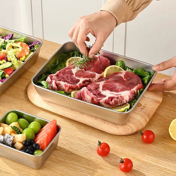 Contenitore per alimenti SUS304, vassoio rettangolare in acciaio inox con coperchio in acciaio inox, sicuro per la salute. (28.5*22.5*6cm)